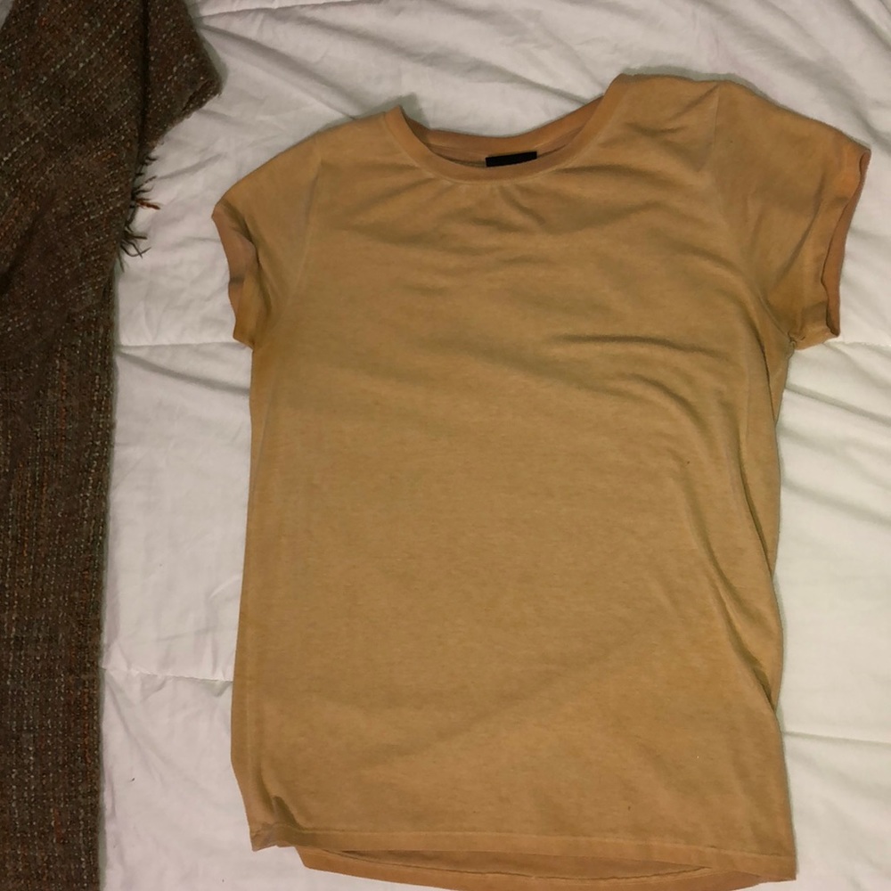 yellow tee shirt